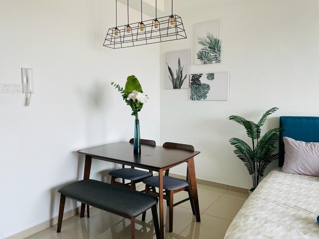 Homestay I-City Cantik, Tenang, Wifi, 4K Smart Tv, Netflix, Coway, Free Parking Шах-Алам Екстер'єр фото
