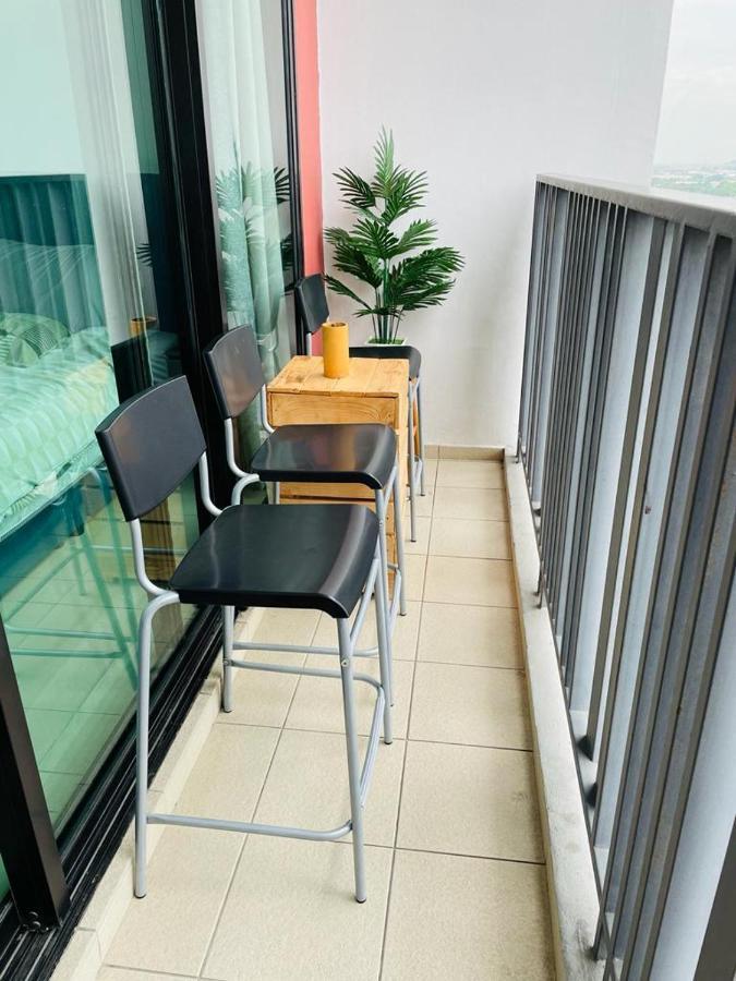 Homestay I-City Cantik, Tenang, Wifi, 4K Smart Tv, Netflix, Coway, Free Parking Шах-Алам Екстер'єр фото